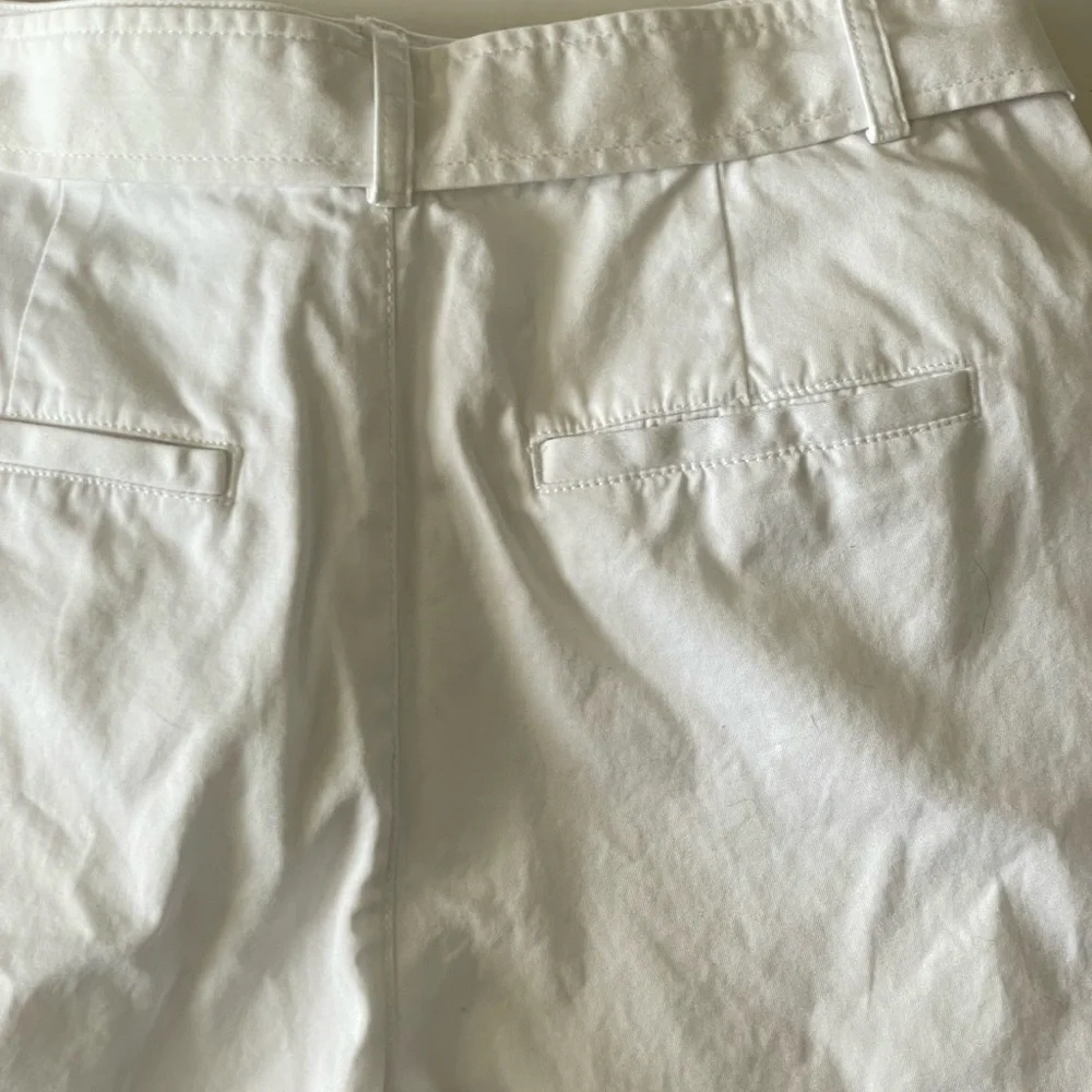 NWOT GAP Women's High Rise Denim Shorts White W/ Belt Sz 2